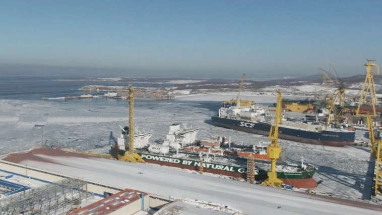 Совкомфлот принял в эксплуатацию нефтеналивной танкер нового поколения на СПГ-топливе