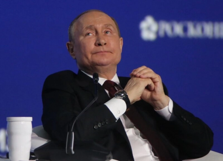 ПМЭФ демонстрирует углубляющуюся изоляцию России - Bloomberg