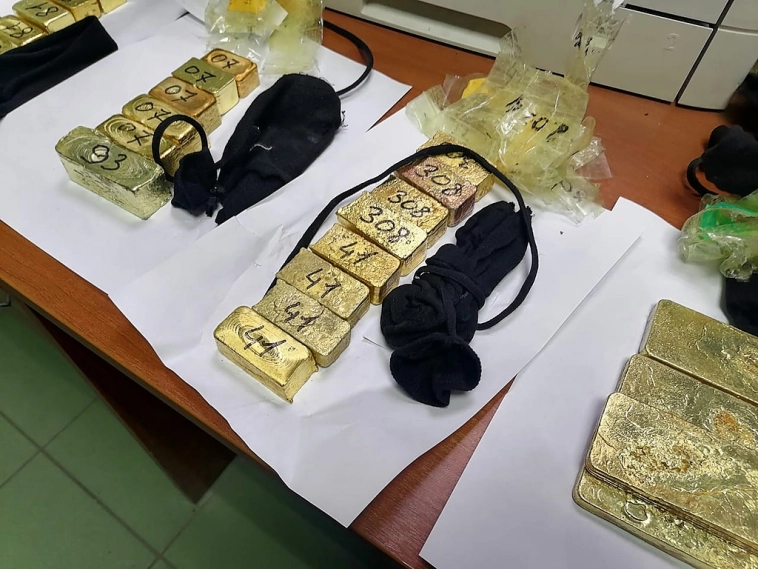 🇷🇺🔙🇨🇳Таможенники Читы пресекли попытку вывоза 41 слитка золота в Китай.