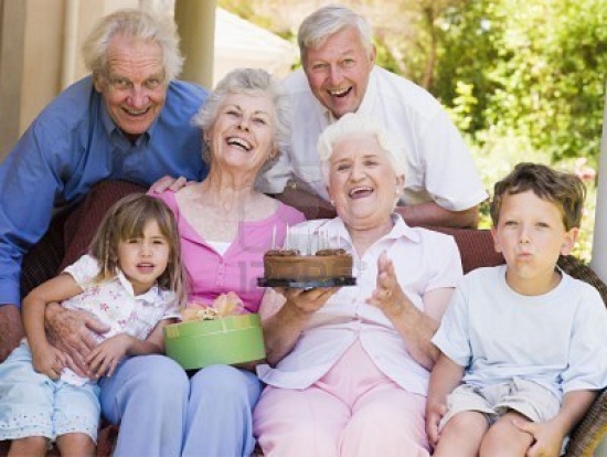 Угадайте, где этим летом самые счастливые бабушки?