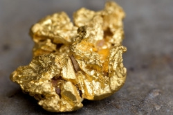 Фьючерсы на золото выросли до 3-недельного максимума