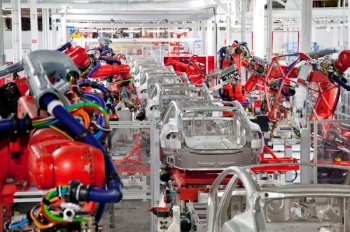 Всеобщая автоматизация и всеобщая роботизация “уничтожат” рынок дешевой рабочей силы.
