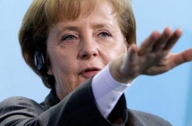 Меркель раздржена  попытками  концернов Германии ослабить санкции в отношении РФ