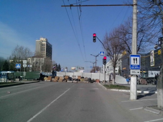 Русский Луганск строит баррикады