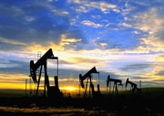 Нефть стабилизировалась на фоне опасений сокращения поставок, Brent поднялась выше $99