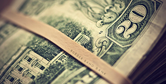 Доллар дорожает в паре с евро
