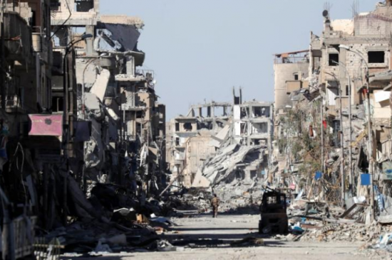 Россия обвиняет США в  "варварских" бомбардировках Ракки, Сирия
