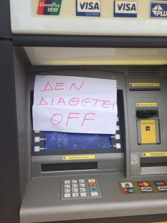 Греческие банкоматы закрываются из-за недостатка средств
