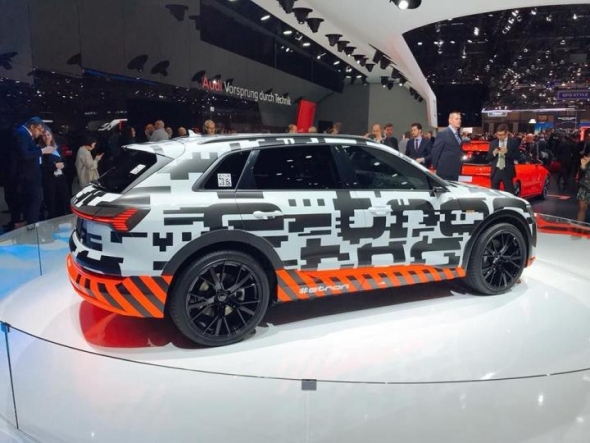 Audi начнет продажи электрического внедорожника E-Tron в 2018-2019гг.
