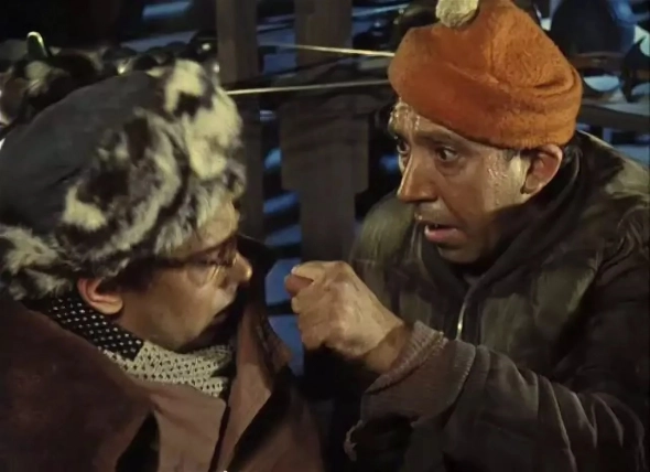 38й, я 61й жду указаний после хилого "полтоса" на роздачу , как меня понял ? Хомяки атакуют, жду указаний на роздачу, как понял, прием? 78й поддержи, могу обложаться, как слышишь, прием?