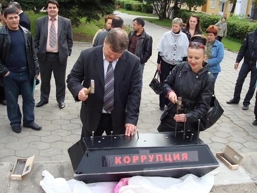 "Новости, которые мы заслужили" В России подорожали гробы