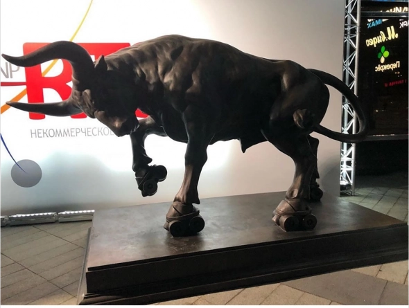 Бык и Медведь в Москва сити Бык и Медведь в Москва сити