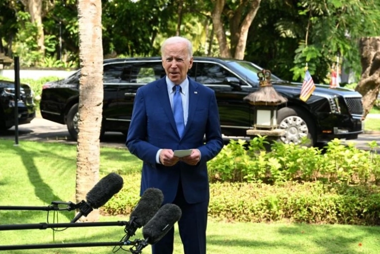 Президент США Джо Байден призвал к осторожности после того, как ракета попала в польскую деревню недалеко от границы с Украиной