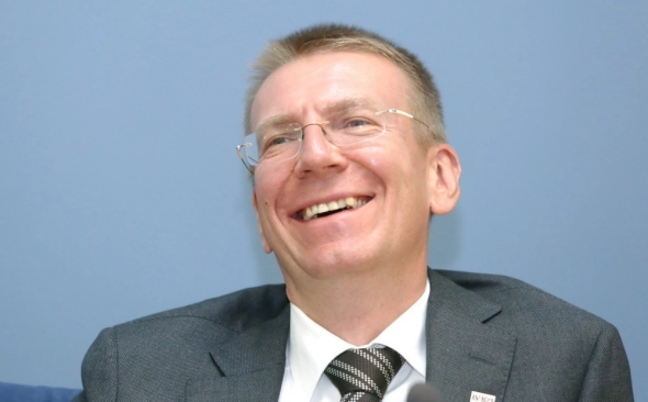 Если слон и вдруг на кита налезет, кто кого сборет?