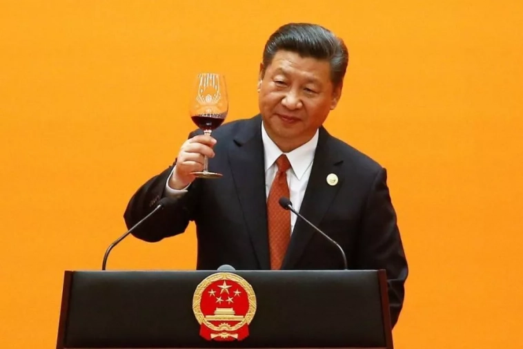 Си Цзиньпин be like: &laquo;Этот бокал я поднимаю за спонсора дешевой нефти в Китае &ndash; Евросоюз! Урсула, Партия гордится тобой, +100 социального рейтинга&raquo;