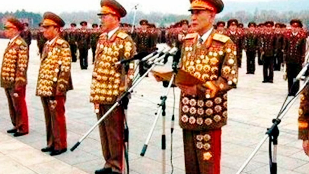 Генералы с наградами северной кореи