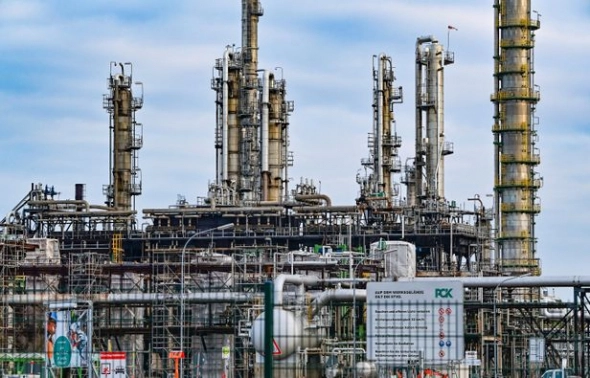 Как в ФРГ планируют "избавиться" от Российской нефти и чем это грозит российской государственной корпорации "Роснефть". Как в ФРГ планируют "избавиться" от Российской нефти и чем это грозит российской государственной корпорации "Роснефть".