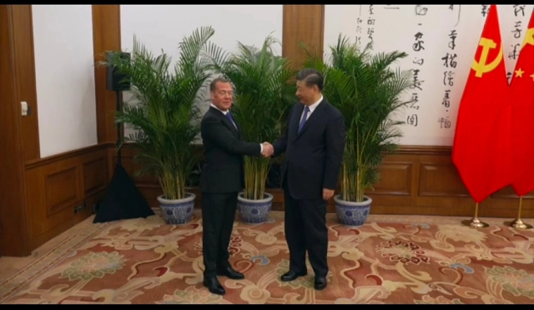 Дмитрий Анатольевич в гостях с посланием.