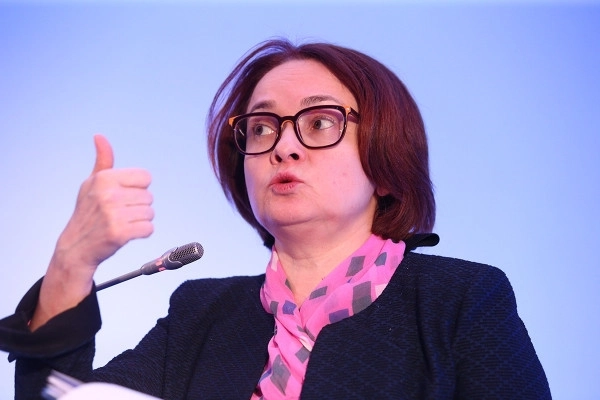 📉Доллар упал ниже 98 руб в ожидании заседания Банка России