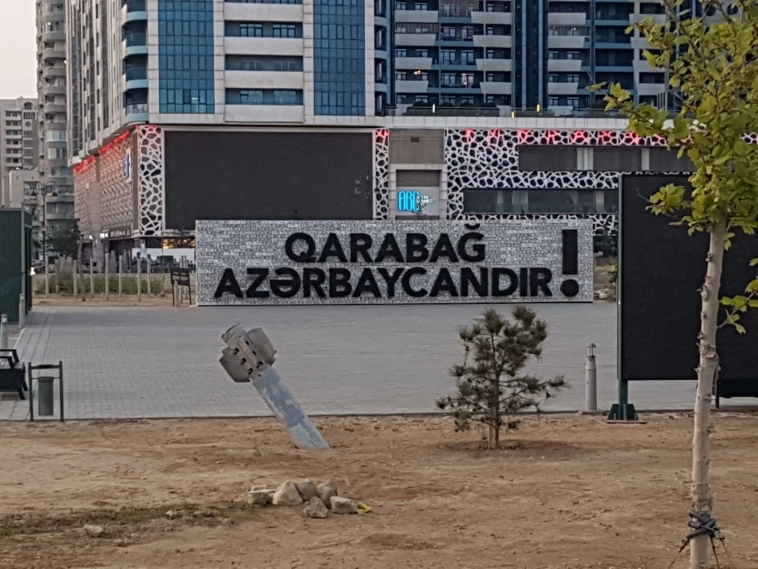 Побывал в Азербайджане. Как живется в богатой нефтью соседней стране накануне очередной войны