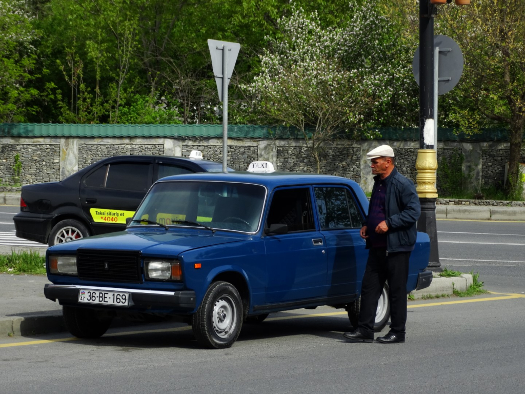 Побывал в Азербайджане. Как живется в богатой нефтью соседней стране накануне очередной войны