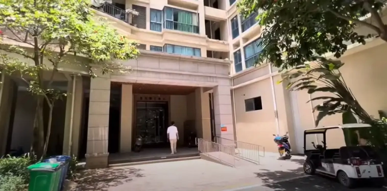 Квартира у моря за 3 млн. руб. Песчаный пляж и пальмы.