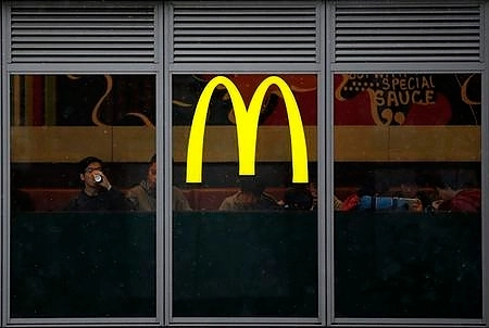 McDonald's временно закроет офисы в США для сокращения персонала