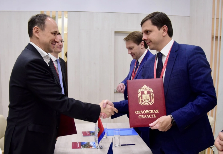 Генеральный директор компании «Северсталь» Александр Шевелев и губернатор Орловской области Андрей Клычков подписали соглашение о сотрудничестве