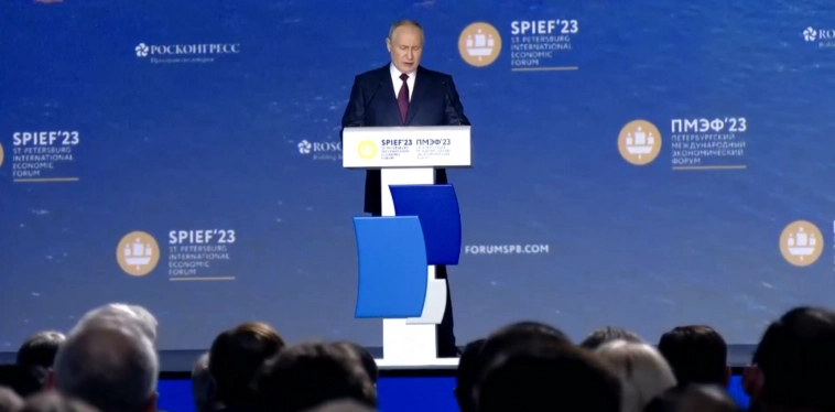 Владимир Путин на пленарной сессии ПМЭФ-2023. 16.03.23.