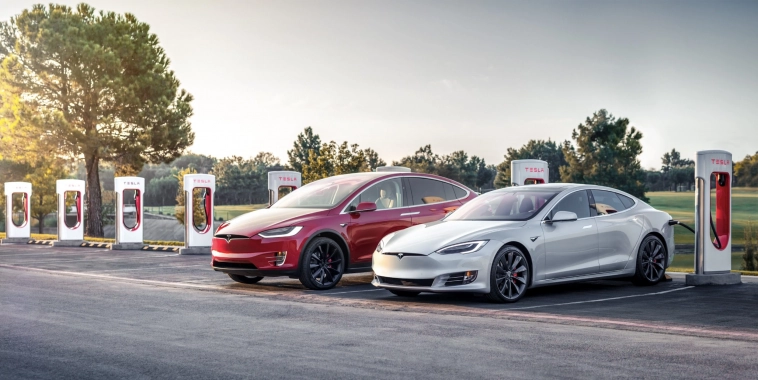 Tesla снижает цены