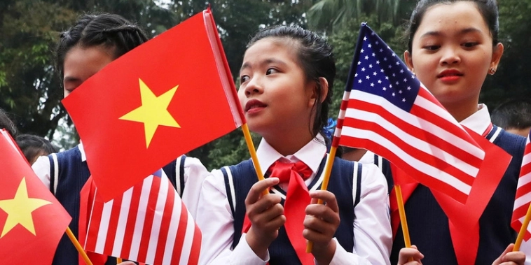 Глава МИД Вьетнама назвал США стратегическим партнером после визита Путина Глава МИД Вьетнама назвал США стратегическим партнером после визита Путина