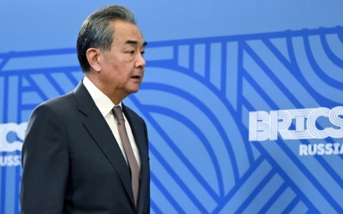 Глава МИД Китая предложил созвать «настоящий» мирный саммит по Украине
