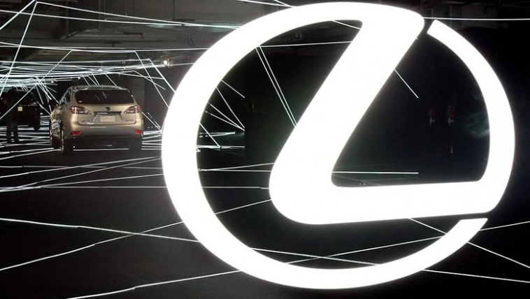 Стоимость люксовых автомобилей и спорткаров в РФ упала на 15%