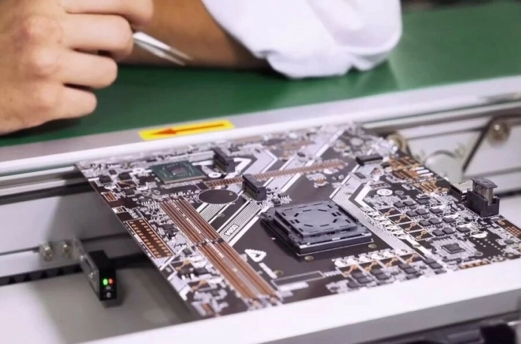 Новые заводы России: мониторы, печатные платы, маркировочные огни. Ноябрь 2024, 6-я часть Новые заводы России: мониторы, печатные платы, маркировочные огни. Ноябрь 2024, 6-я часть