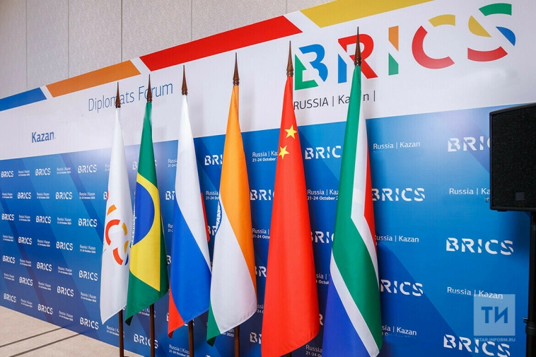 Президент Бразилии отменил поездку на саммит БРИКС из-за травмы