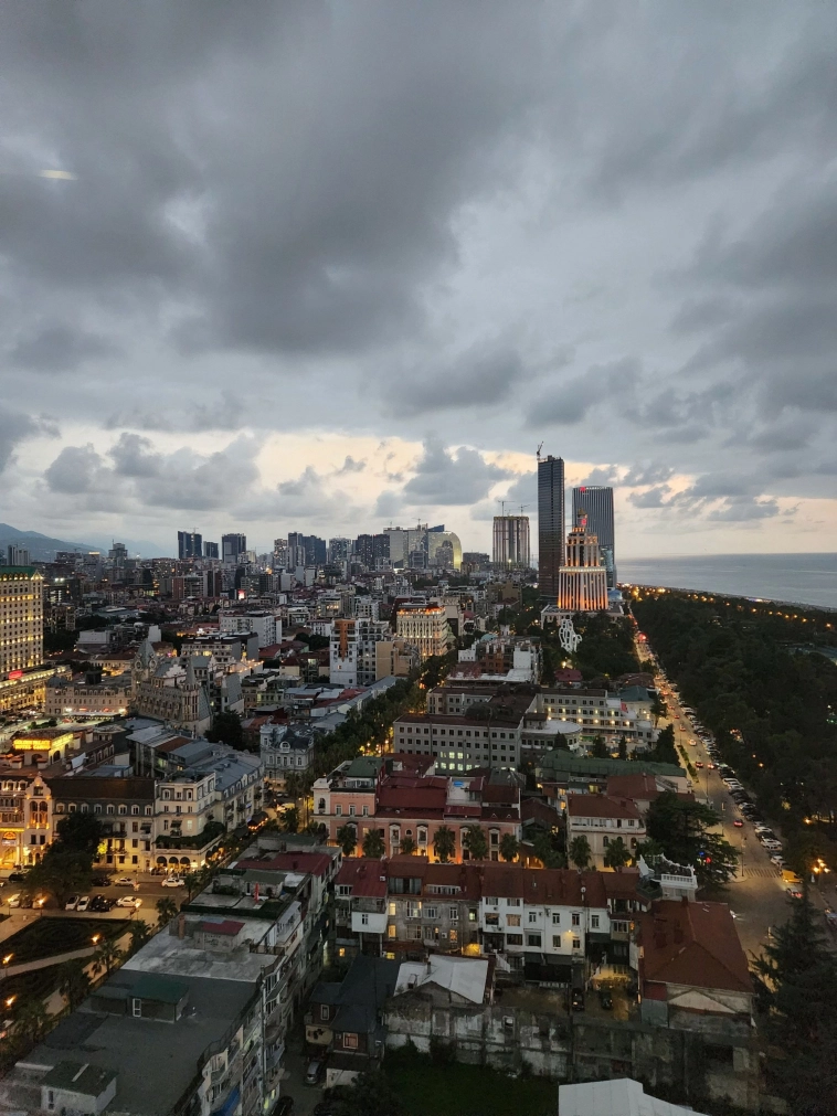 На пенсию в 32 и инвестиции в зарубежную недвижимость.