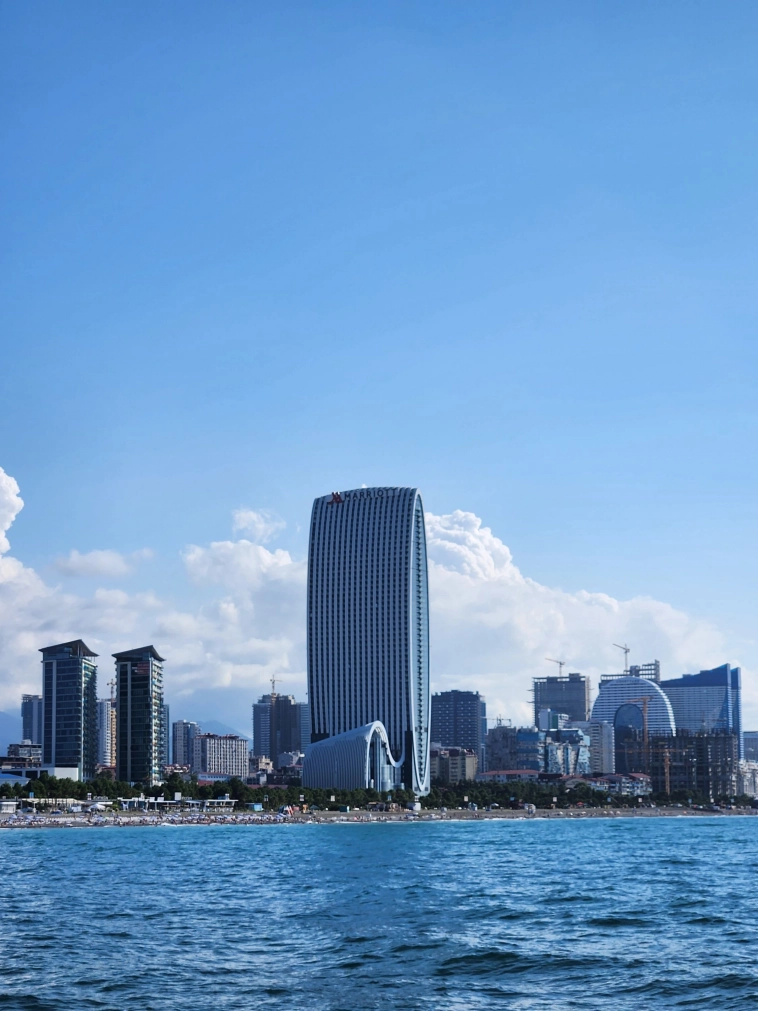 На пенсию в 32 и инвестиции в зарубежную недвижимость.