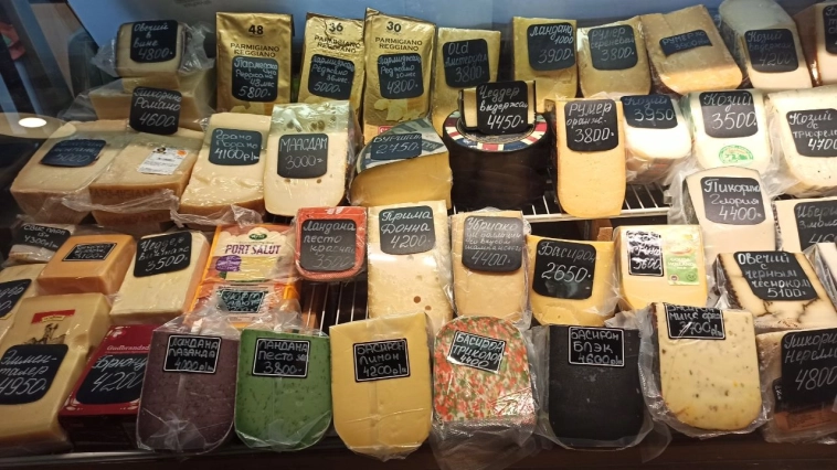 Очередь за санкционными деликатесами Очередь за санкционными деликатесами