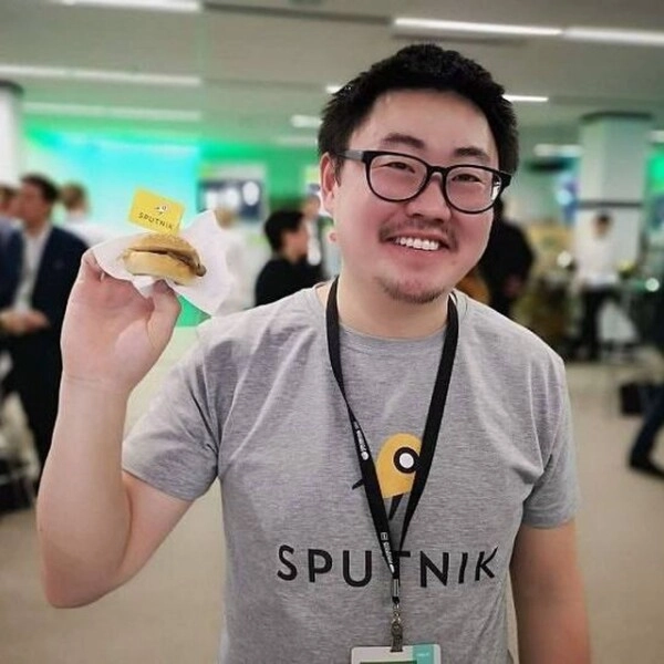 Пиратский банк для эмигрантов от Фила, а также самый длинный поцелуй от Horny-GPT Пиратский банк для эмигрантов от Фила, а также самый длинный поцелуй от Horny-GPT