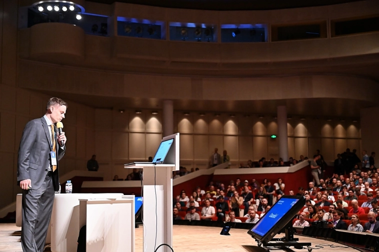 Зачем резать по больному? На Смартлаб конфе со старта заявили, что 90% инвесторов потеряют свои деньги на бирже Зачем резать по больному? На Смартлаб конфе со старта заявили, что 90% инвесторов потеряют свои деньги на бирже