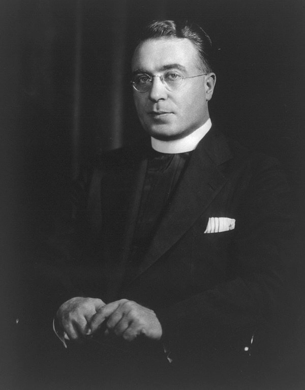 Преподобный Ч. Кофлин в 1933 году