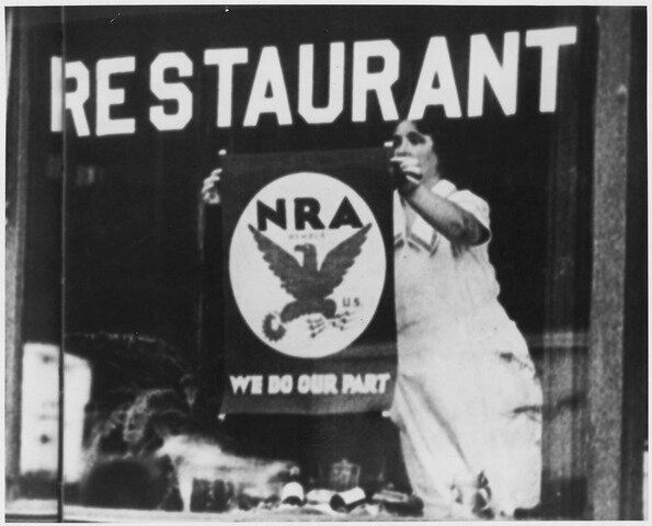 &laquo;Голубой орёл&raquo; в витрине ресторана (ок. 1934)