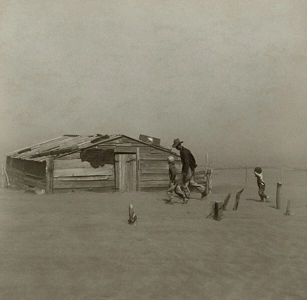 Фермер c сыновьями во время &laquo;пыльной бури&raquo; (округ Симаррон, апрель 1936)
