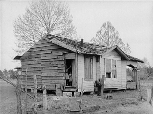 Хижина сельскохозяйственных рабочих рядом с городом Маршалл (Техас, 1939)