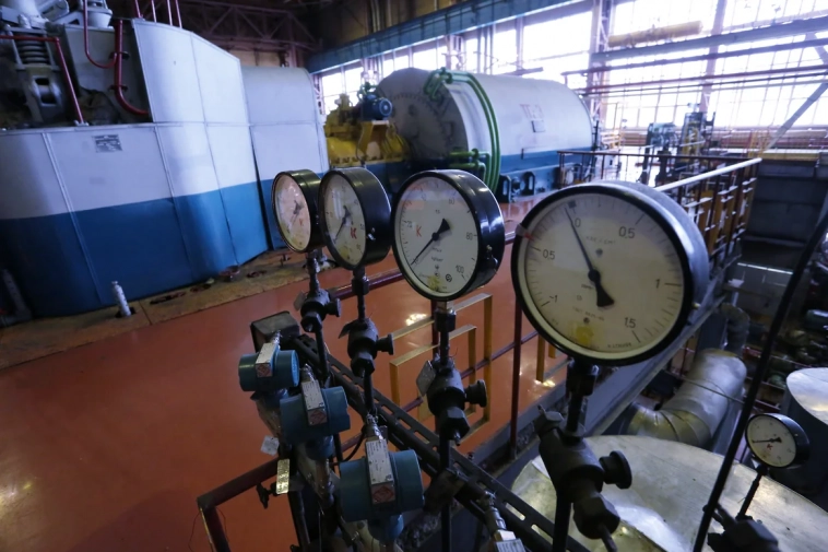 «Газпром энергохолдинг» поделится дефицитными машинами с «РусГидро»