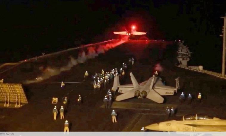 Война в Красном море: почему танкеры с нефтью продолжают курсировать мимо обстреливающего Йемена, а контейнеровозы рванули в обход Африки?