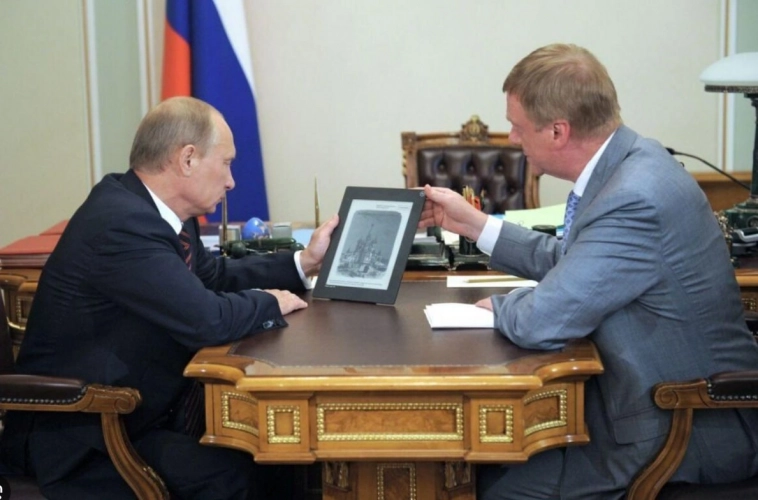 Чубайс показал Путину планшет для школьников, а теперь "Роснано" идёт в суд: что пошло не так?