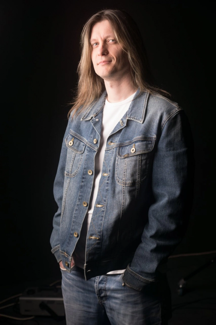 Как кандидат наук продал 230 000 экземпляров своих книг с намеком на мат в заголовке