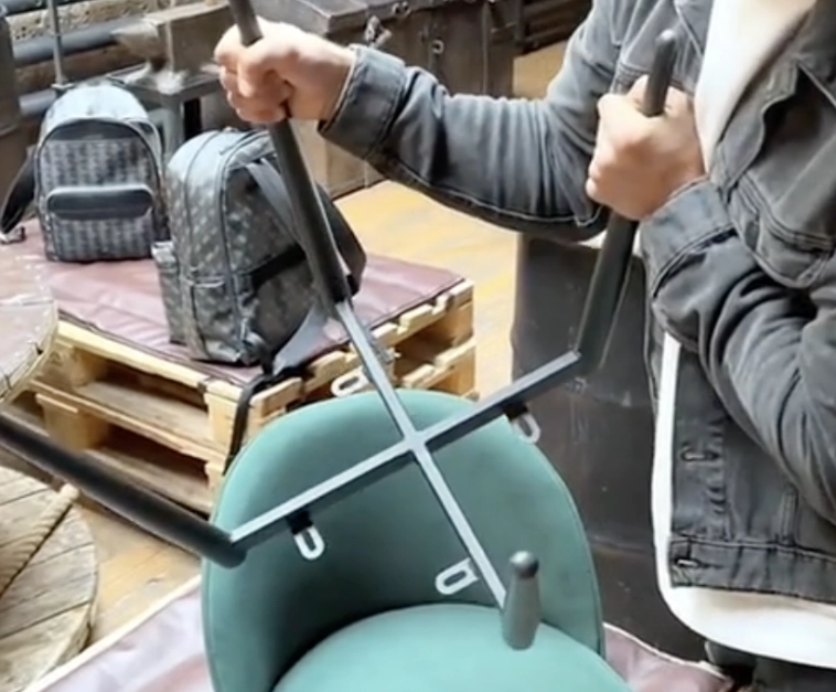 Сижу на 2-х стульях, чтобы делать 96 млн в год на маркетплейсах Сижу на 2-х стульях, чтобы делать 96 млн в год на маркетплейсах