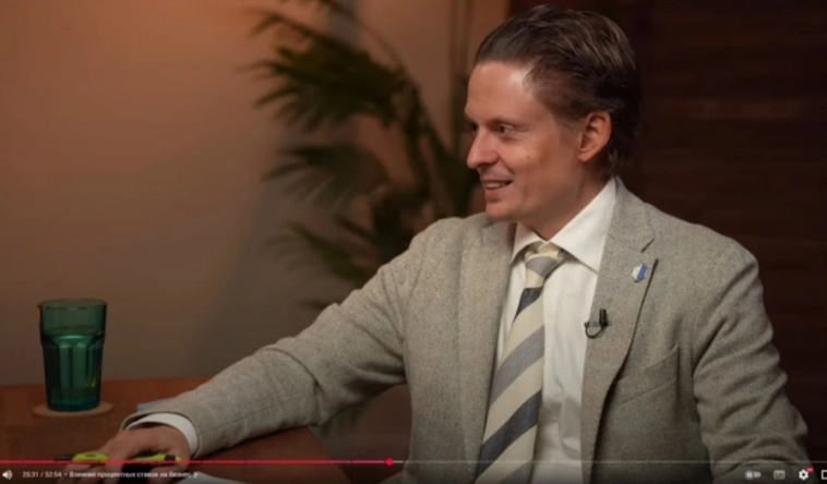 Совет профи: отрывайте ваше интровертское отдомосиженное очко от кресла и начинайте общаться